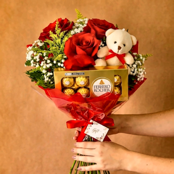 Combo Buquê Rosas Importadas com Ferrero Rocher e Pelúcia