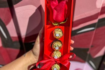 Caixa com Rosa + Ferrero Rocher