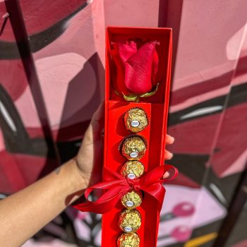 Caixa com Rosa + Ferrero Rocher