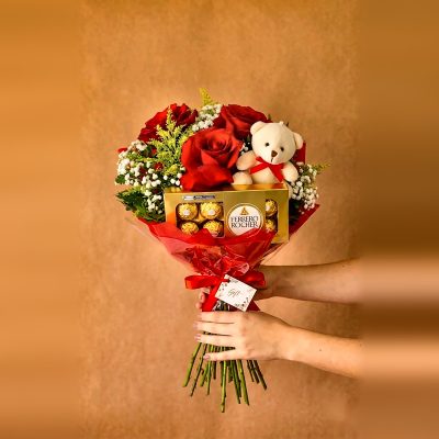 Combo Buquê Rosas Importadas com Ferrero Rocher e Pelúcia